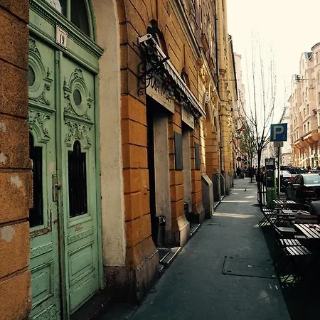 Simple Hostel *