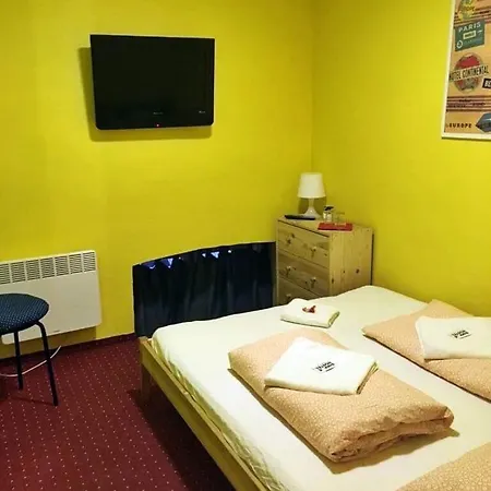 Simple Hostel *