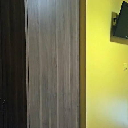 Simple Hostel